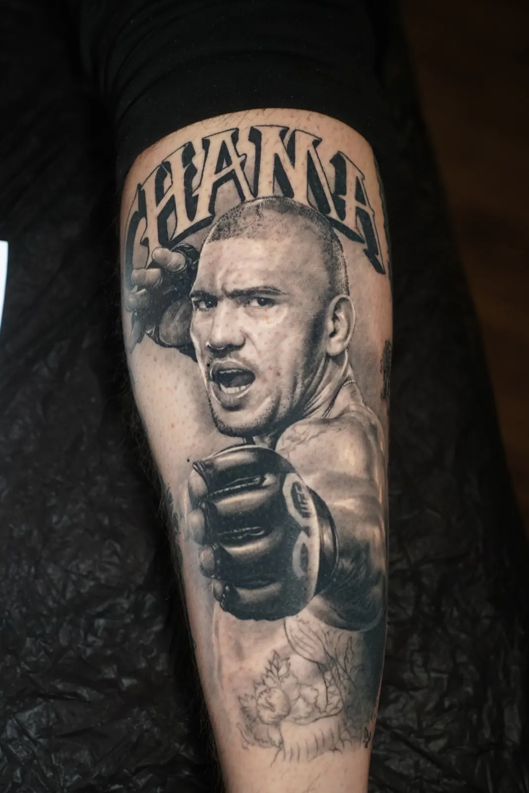 Tatuaje cicatrizado: Alex Pereira Porträt, tatuado por A-Dem