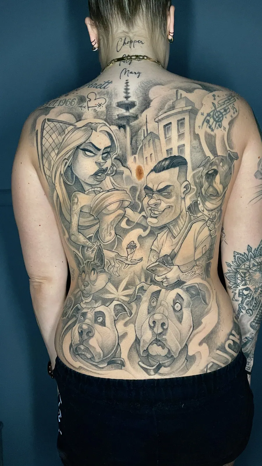 Tatuaje cicatrizado: Comic Backpiece, tatuado por A-Dem