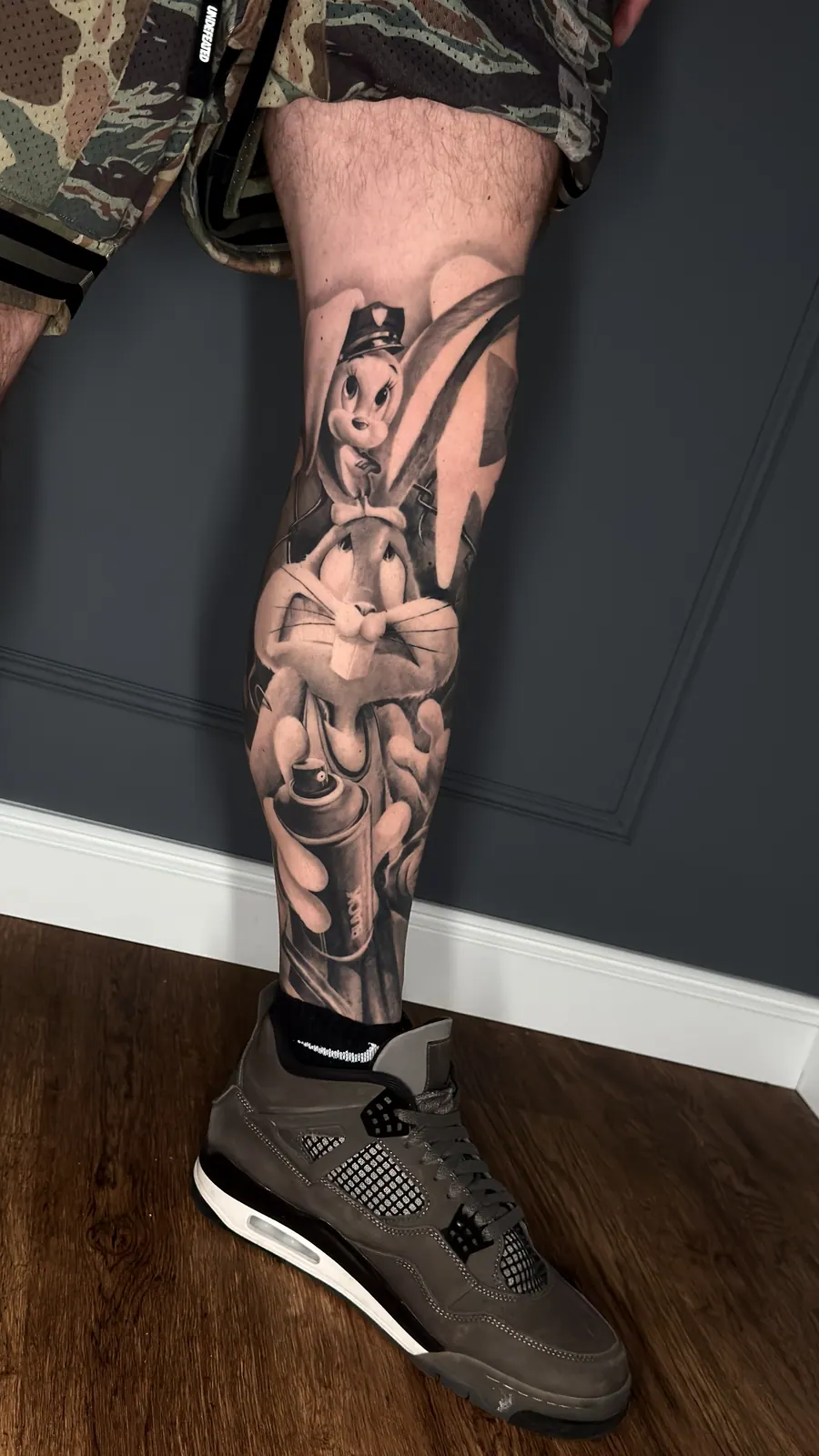Tatuaje cicatrizado: Comic Bein-Sleeve, tatuado por A-Dem